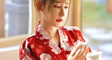 杭州按摩十八坊会所的灯光在夜色中闪烁着温暖的光芒，仿佛在诉说着